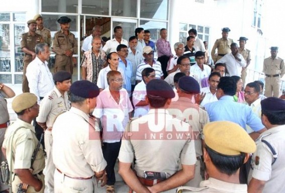 Protest for Pension-hike hits capital city again : Tripura’s 67 years old Chief Minister yet to understand Senior Citizens' agonies, Govt fails to control rapid price-hikes Protest for Pension-hike hits capital city again : Tripura’s 67 years old Chief Minister yet to understand Senior Citizens' agonies, Govt fails to control rapid price-hikes